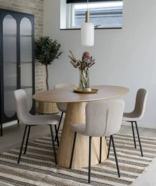 Amélie spisebordsstol i bouclé, beige med sorte ben