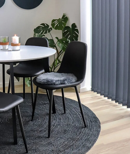 Stockholm Spisebordsstol - Stol i sort kunstlæder med sorte ben