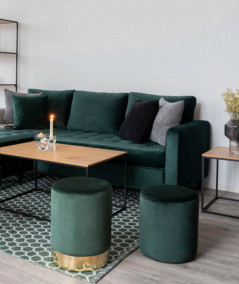 Firenze sofa i mørkegrøn velour med sorte ben