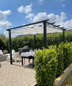 Fritstående pergola i grå. 4x4m