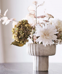 Skulpturel vase i brun/beige