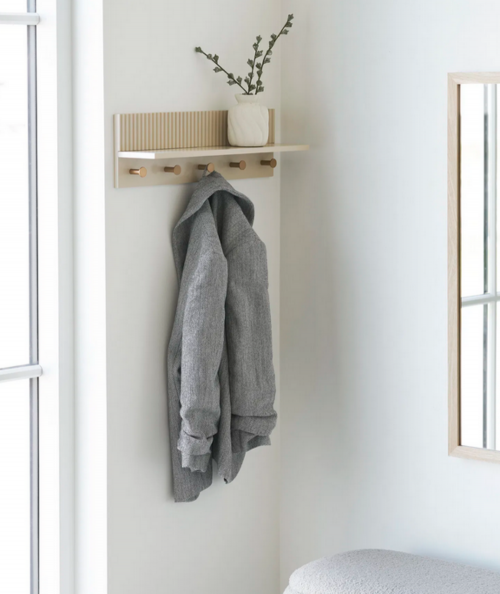 Rocca væghylde med knager i beige