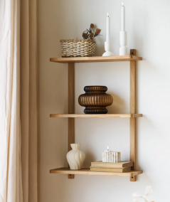 Væghylde i egetræ med 3 hylder