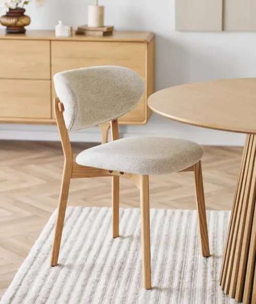 Dunkirk spisebordsstol  i beige m. egetræ med stof sæde