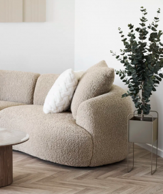 Dali sofa i lysebrun m. 4 puder