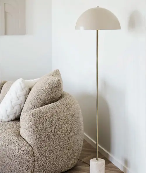 Sheffield gulvlampe med en flot marmor fod og skærm i beige