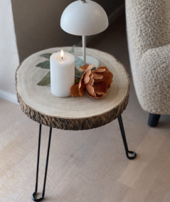 Rundt hjørnebord i træ med barkkant i 3 størrelser