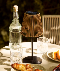 Salford Lampe med integreret solcelle