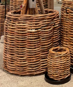Stor rund rattan kurv på ø85 og højde på 90 cm. inkl. pose