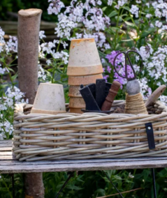 Maxi firkantet rattanbakke