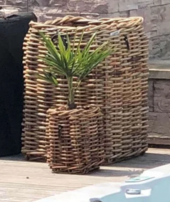 Stor firkantet rattan kurv H84 cm. inkl. pose