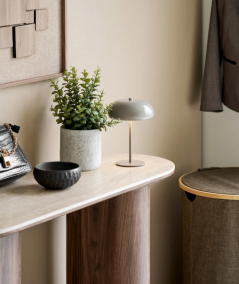 Margate bordlampe genopladelig lavet i taupe metal