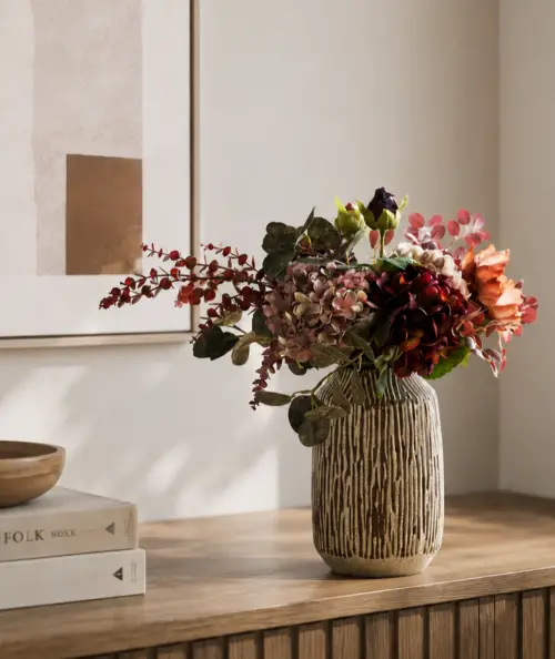 Vase lavet i brun keramik