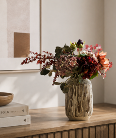 Vase lavet i brun keramik